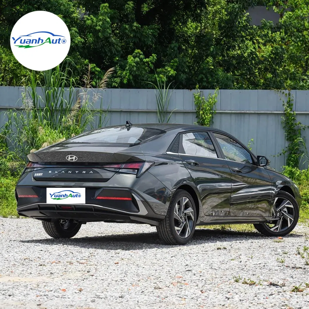 Hyundai Elantra vehicle photo 7