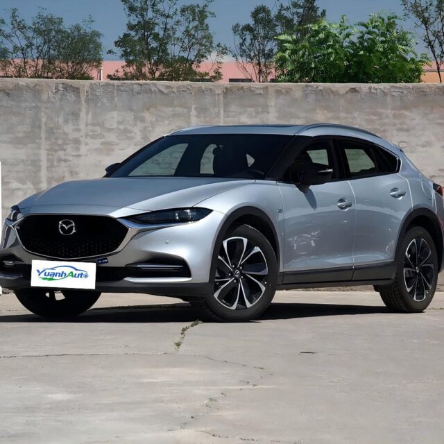 2018 Mazda CX4 vehicle photo 1
