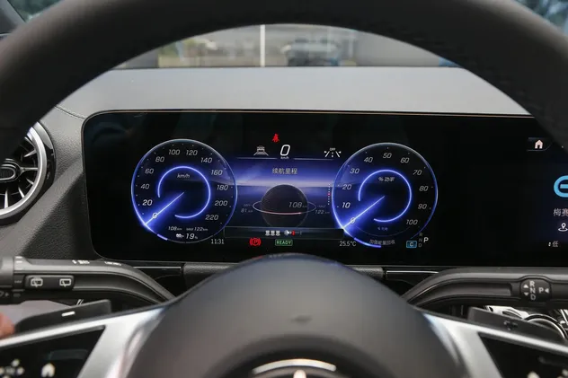 2025 Mercedes-Benz EQA 260 Electric — source image 14