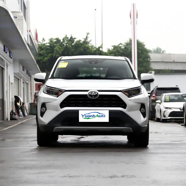 Toyota RAV4 vehicle photo 1