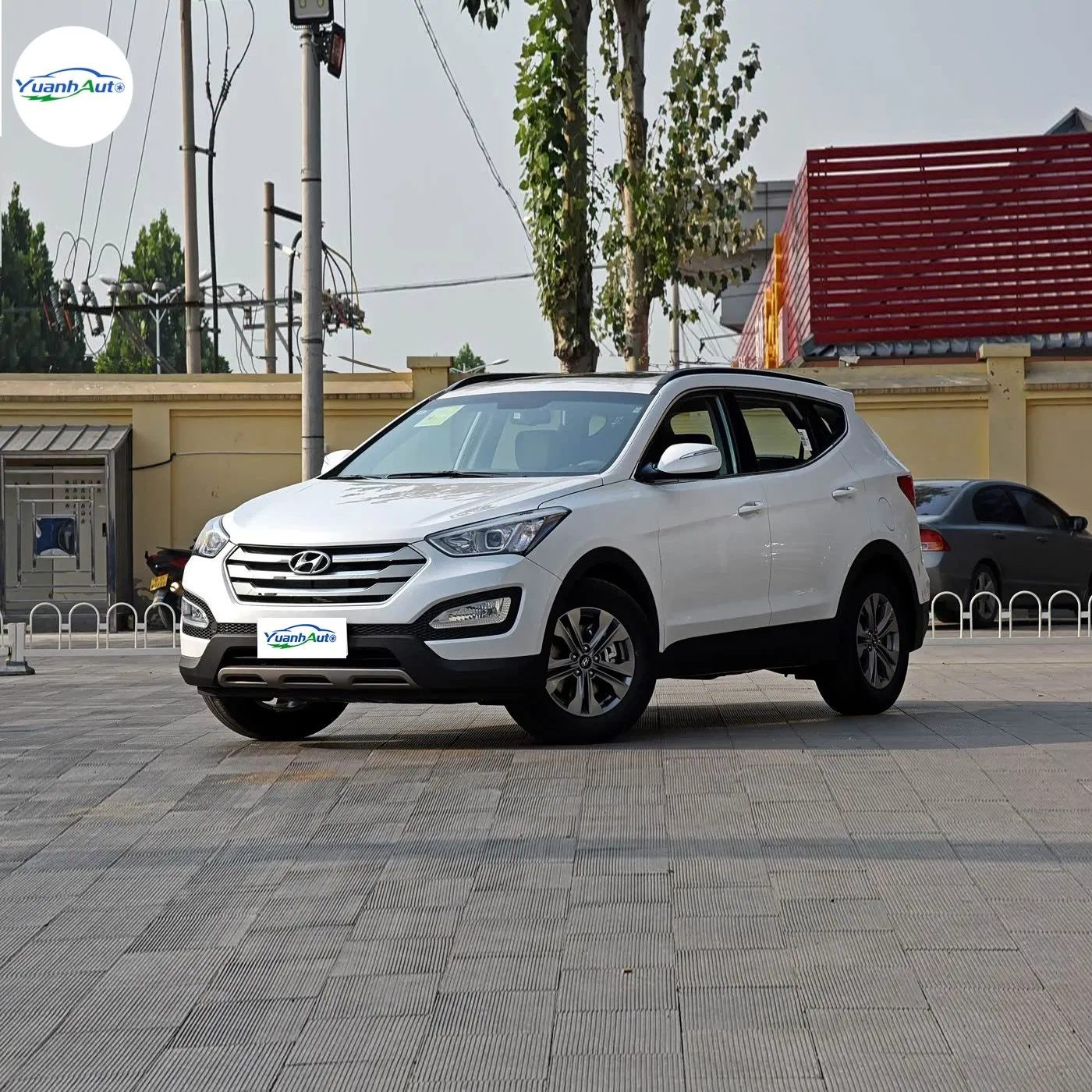 Hyundai Santa Fe vehicle photo 3