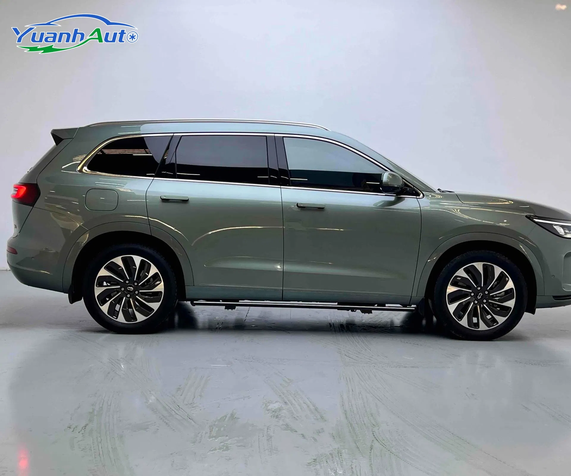 2022 AITO M7 Hybrid SUV — source image 6