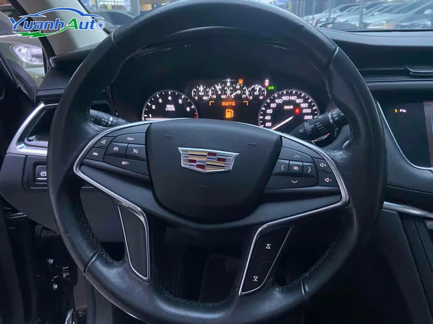 2018 Cadillac XT5 Petrol SUV — source image 16