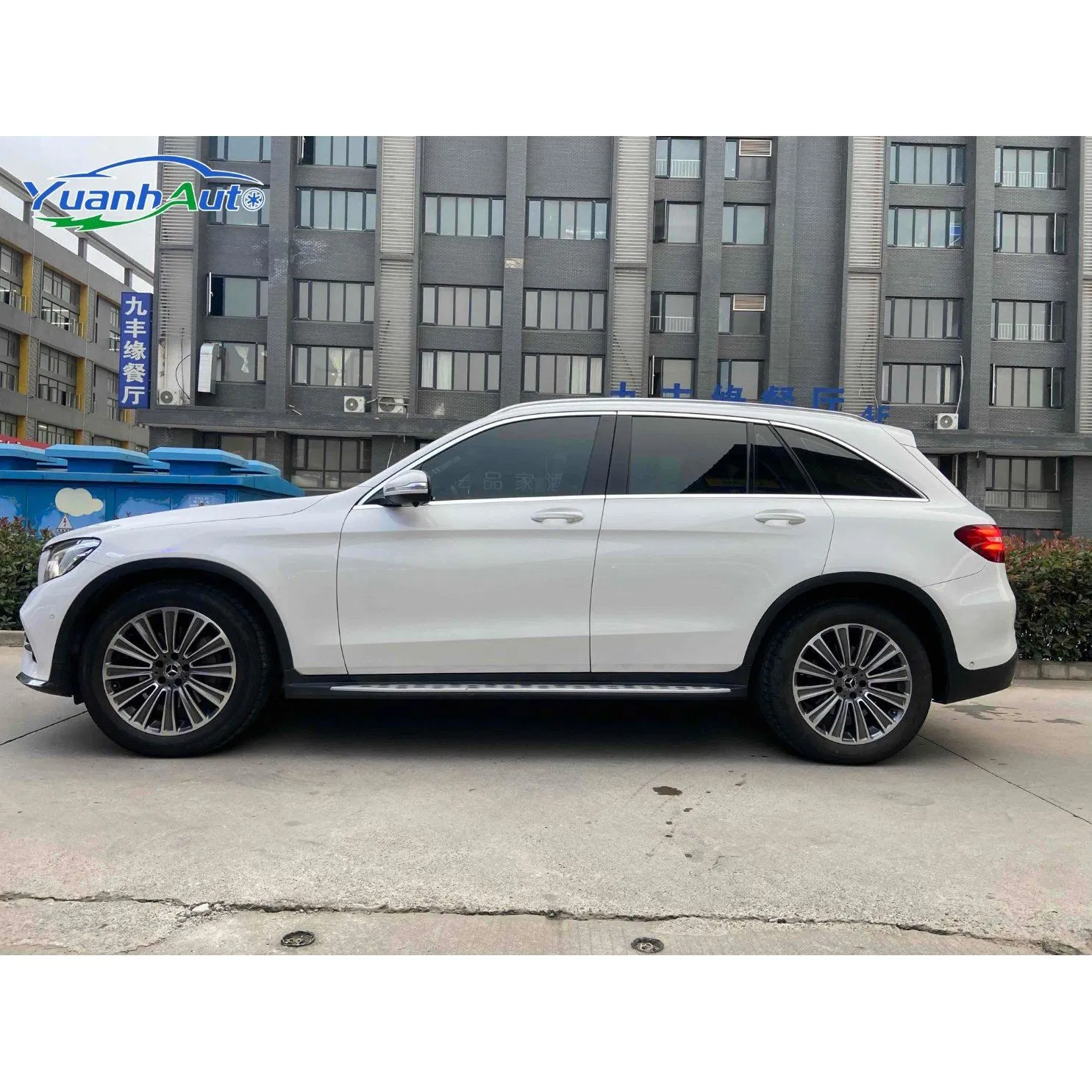 2017 Benz GLC 260 vehicle photo 4