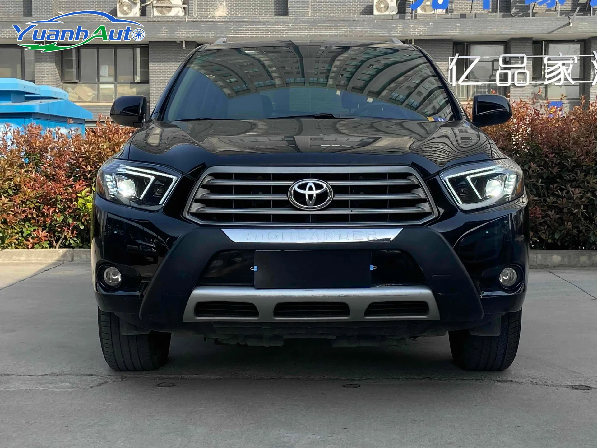 2015 Toyota Highlander Petrol SUV — source image 10