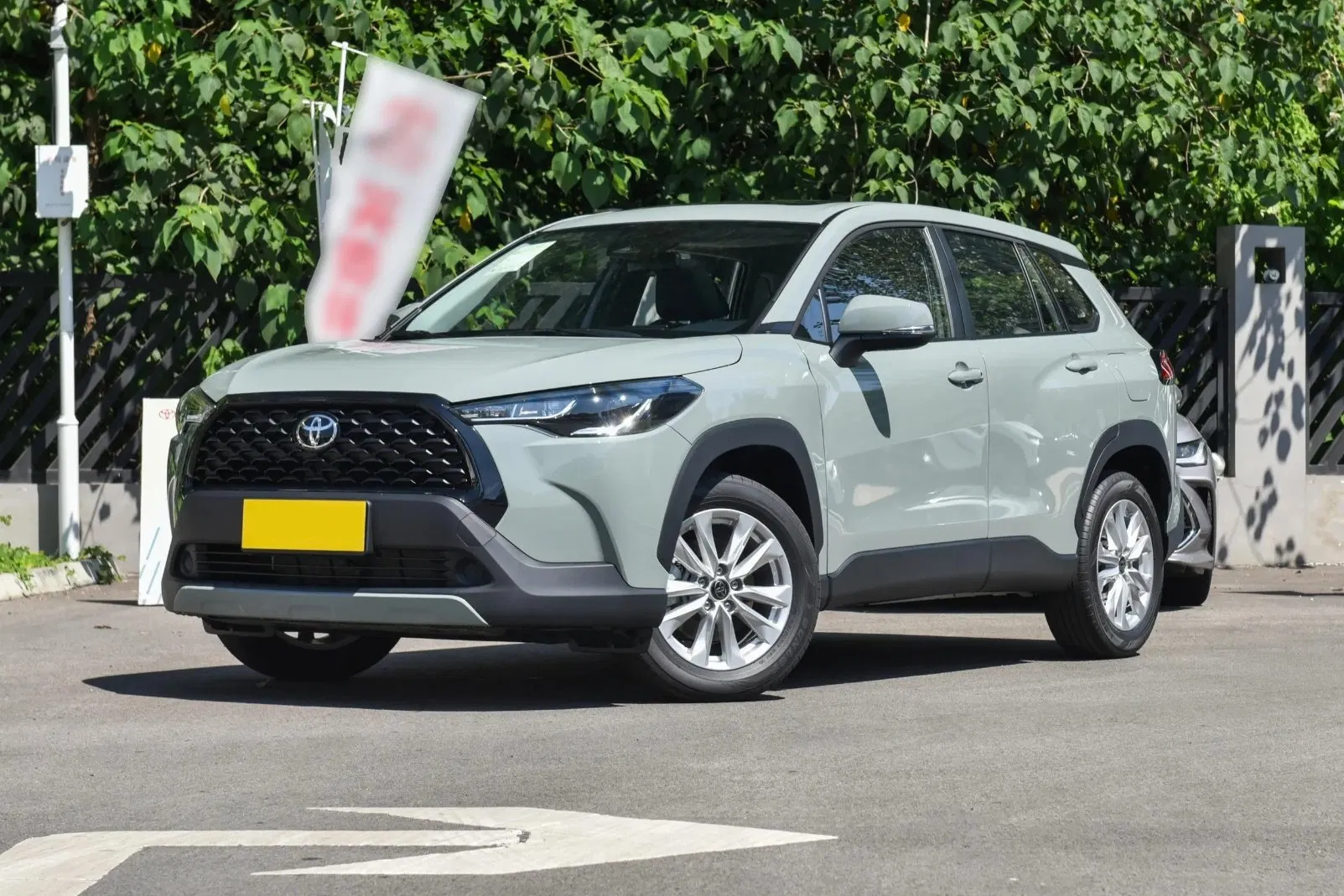 Toyota Corolla Cross vehicle photo 7