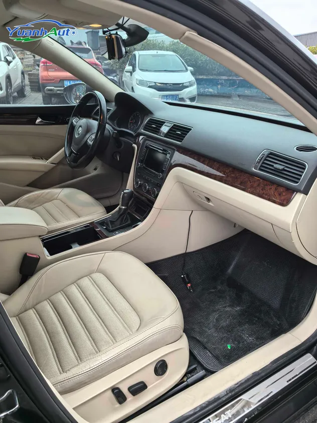 2011 Volkswagen Passat Petrol Sedan — source image 17
