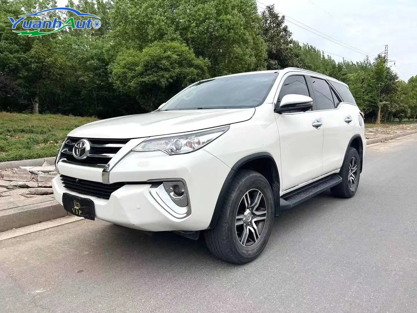 2019 Toyota Fortuner Petrol SUV — source image 8