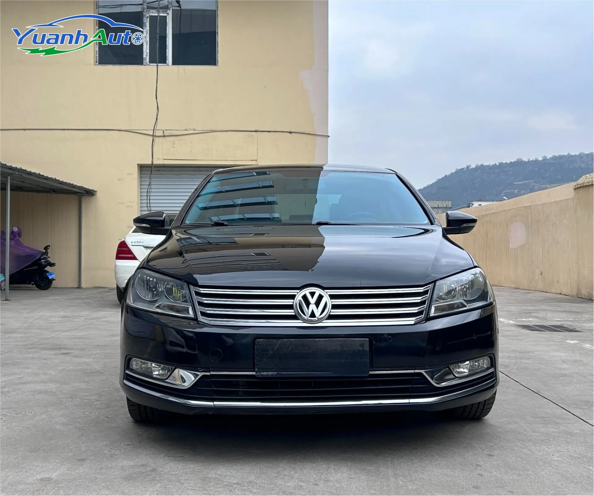 2013 VW Magotan vehicle photo 3