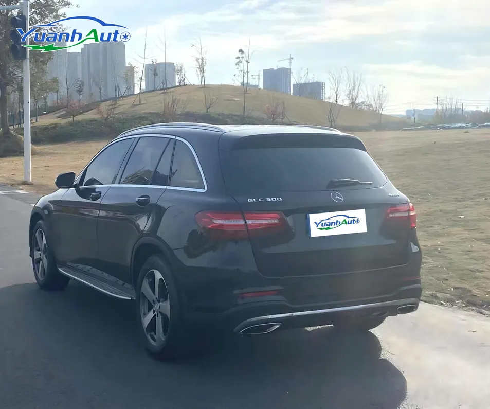 2017 Mercedes-Benz GLC 300 SUV — source image 12