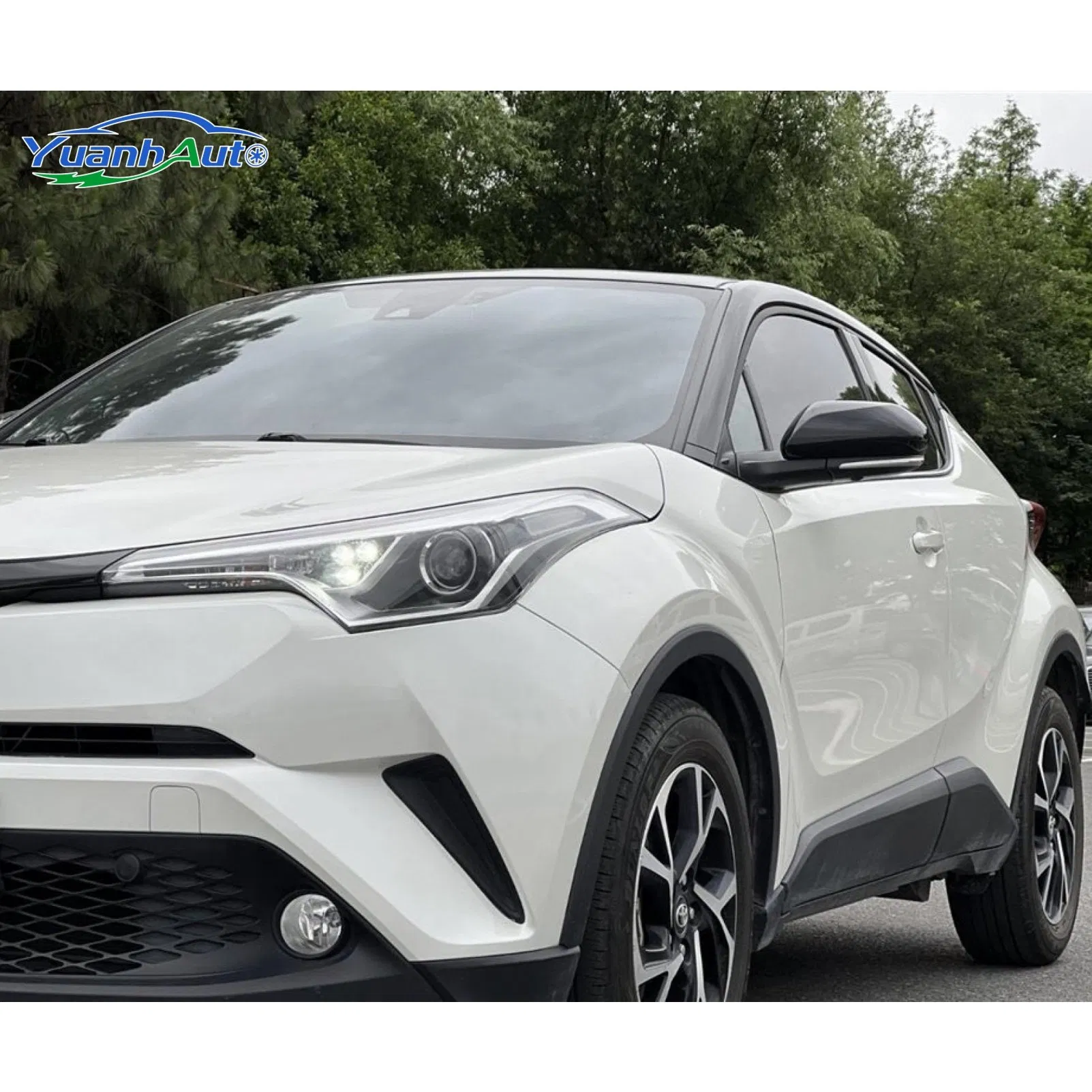 2020 Toyota C-HR vehicle photo 4