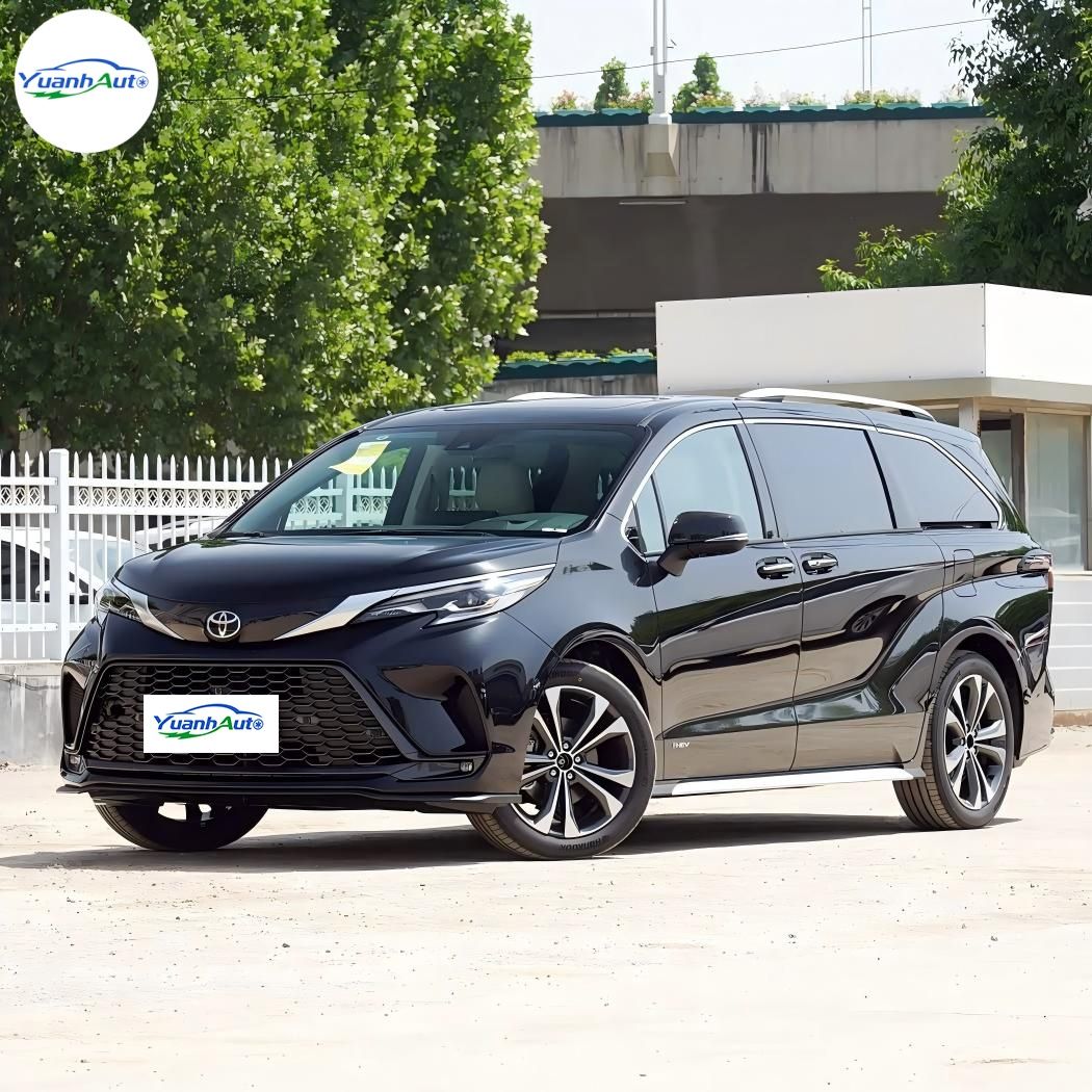 2024 Toyota Gravia vehicle photo 1