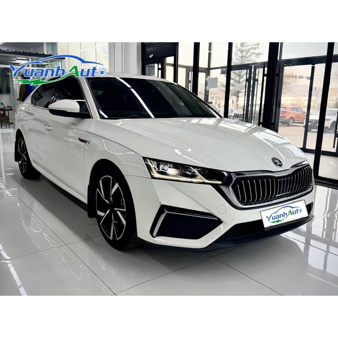 2021 Skoda Octavia vehicle photo 1