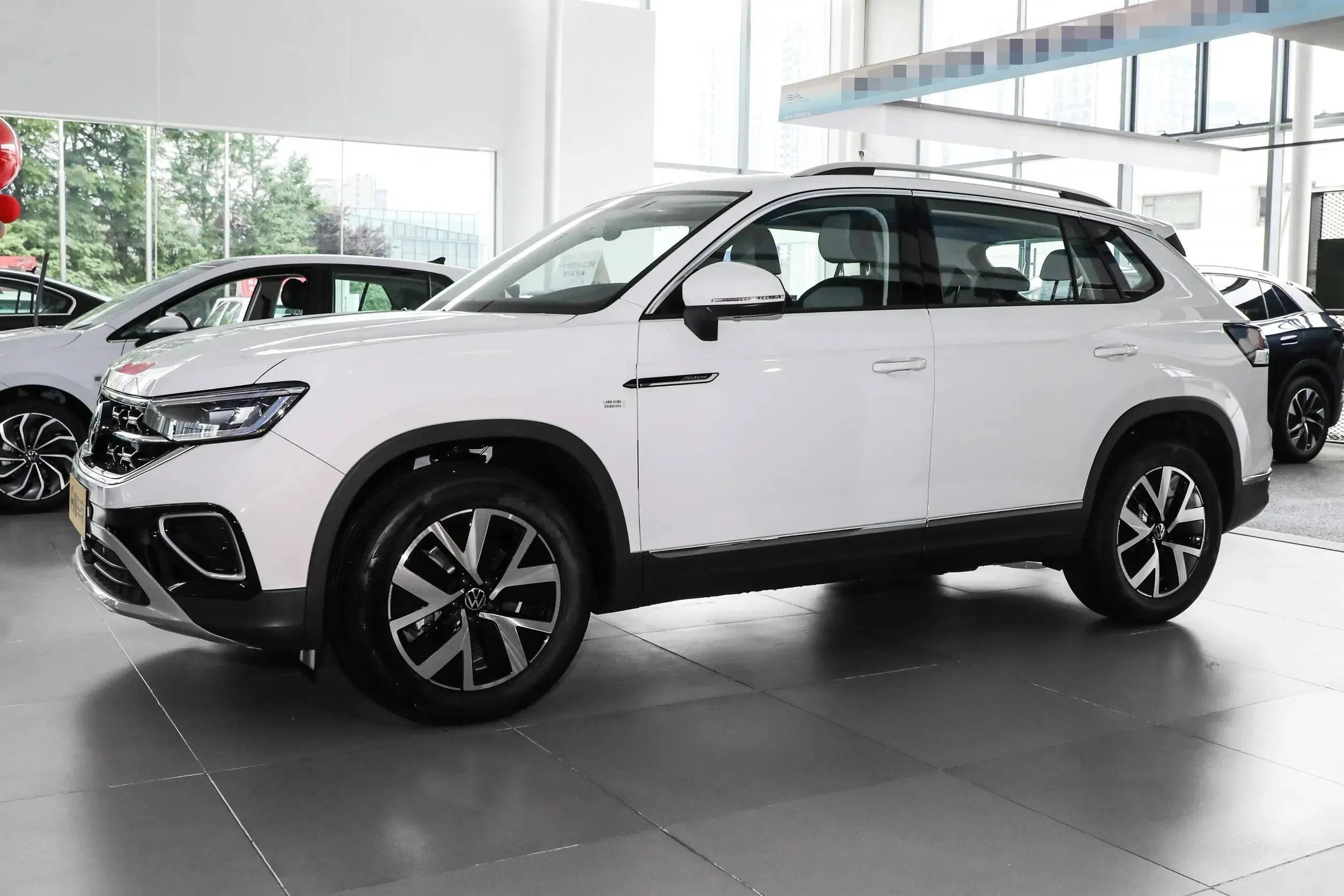 VW Tayron vehicle photo 6