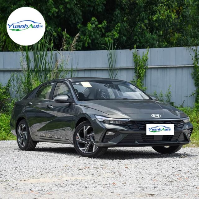 Hyundai Elantra vehicle photo 1