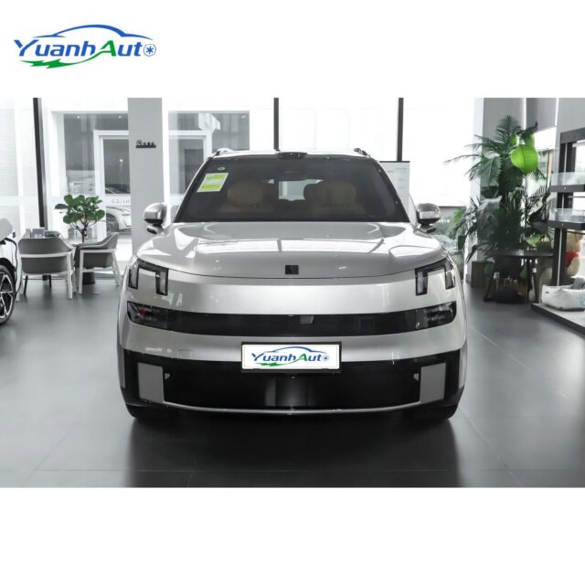 900 vehicle photo 1