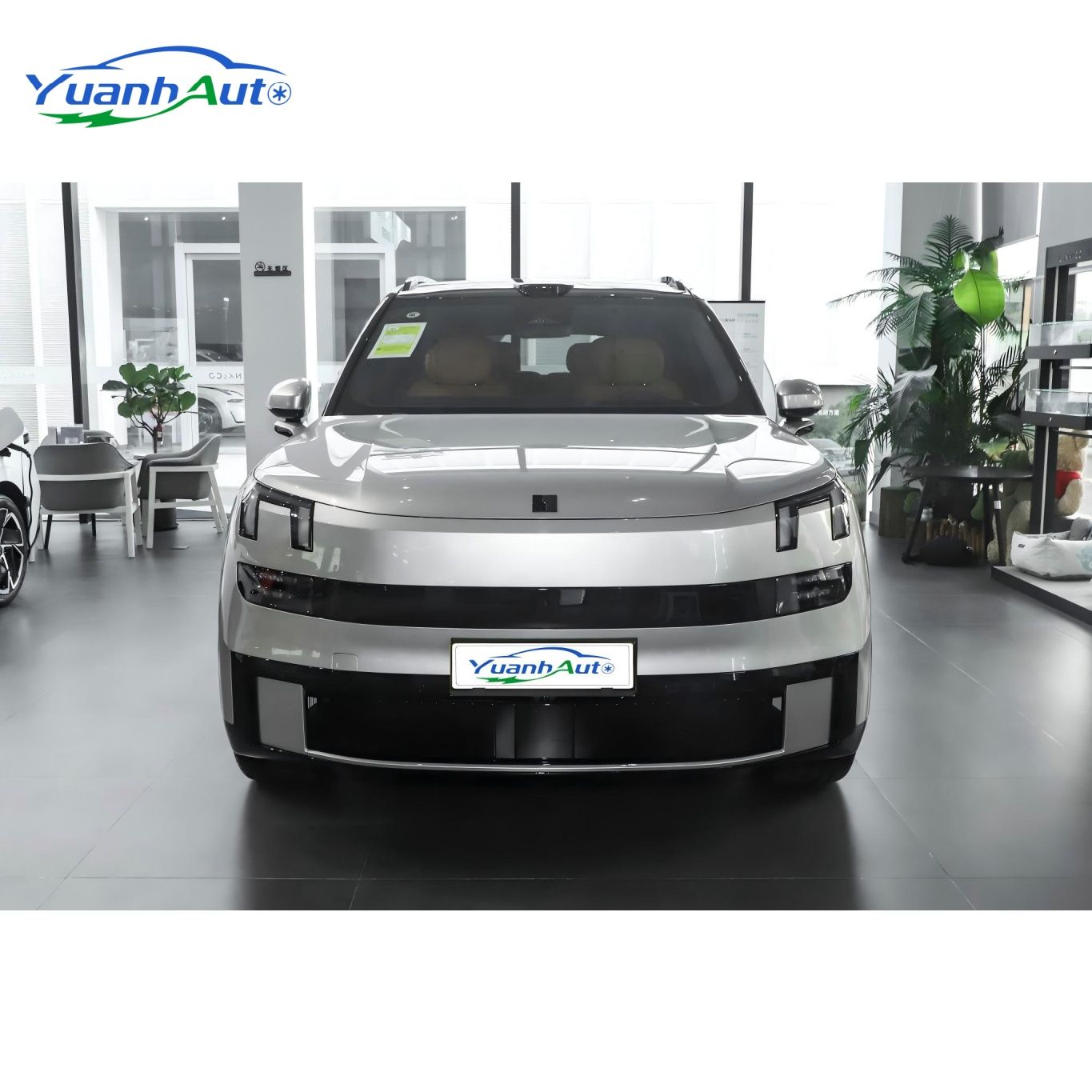 900 vehicle photo 1