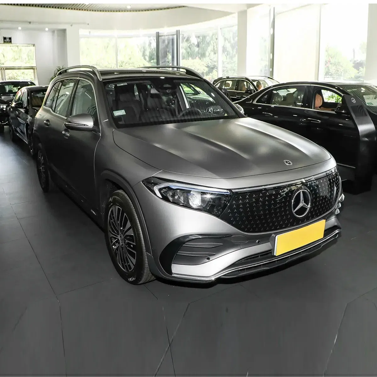2025 Mercedes-Benz EQB 260 vehicle photo 3