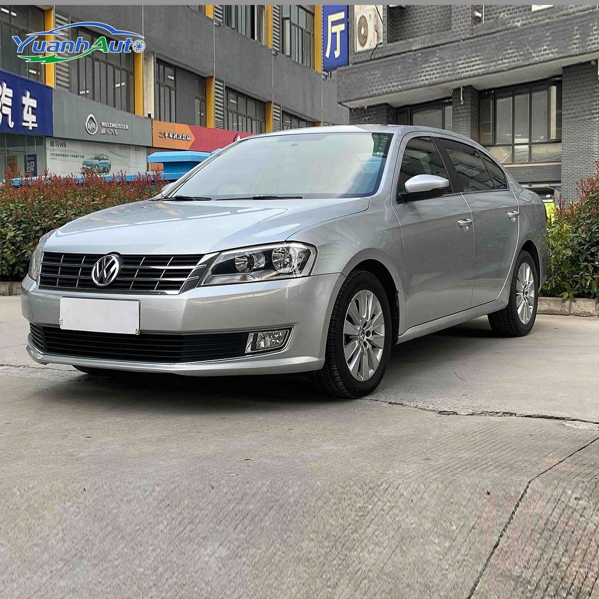 2014 Volkswagen Lavida Petrol Sedan — source image 1