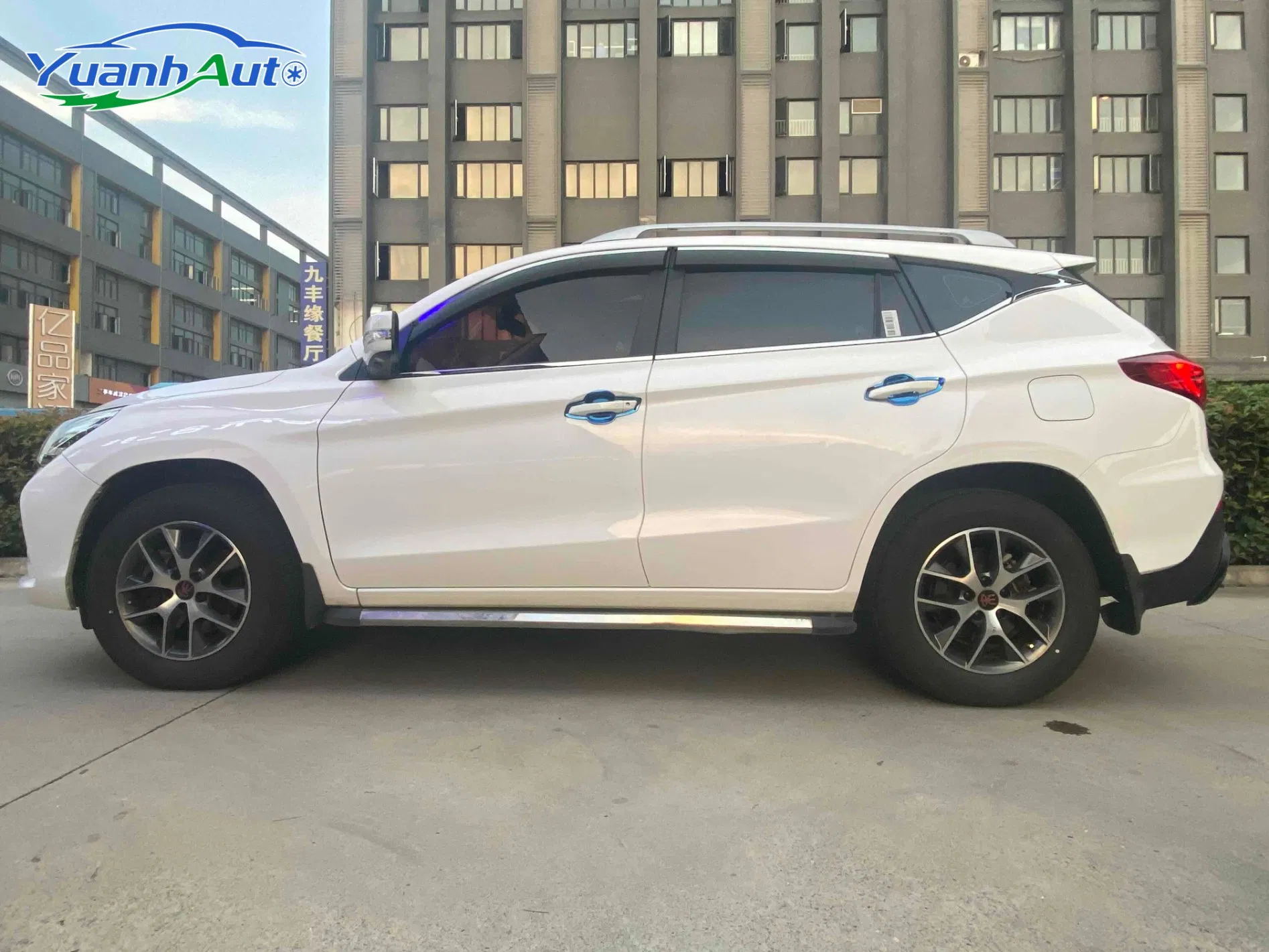 Cost-Effective Second-Hand 2017 Byd Song Compact Family SUV 1.5t Gasoline & Petrol Power Fuel Saving Vehicle Stable Reliable Pre-Owned Daily Commute Car vehicle photo 3