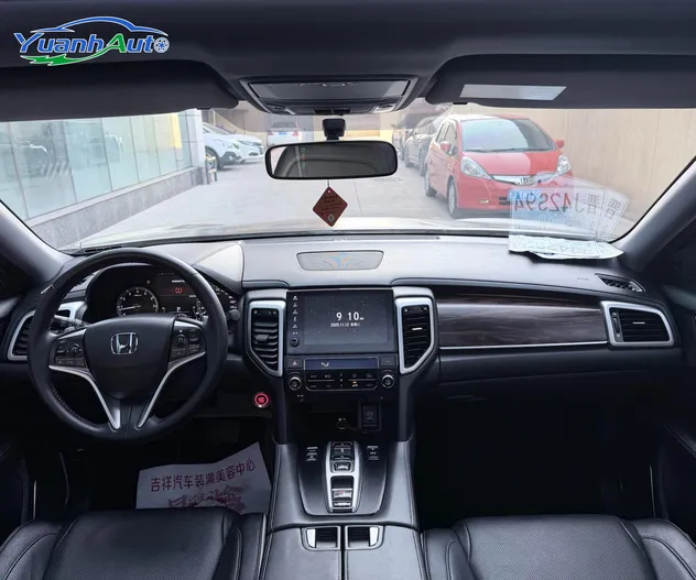 2017 Honda UR-V Petrol SUV — source image 15