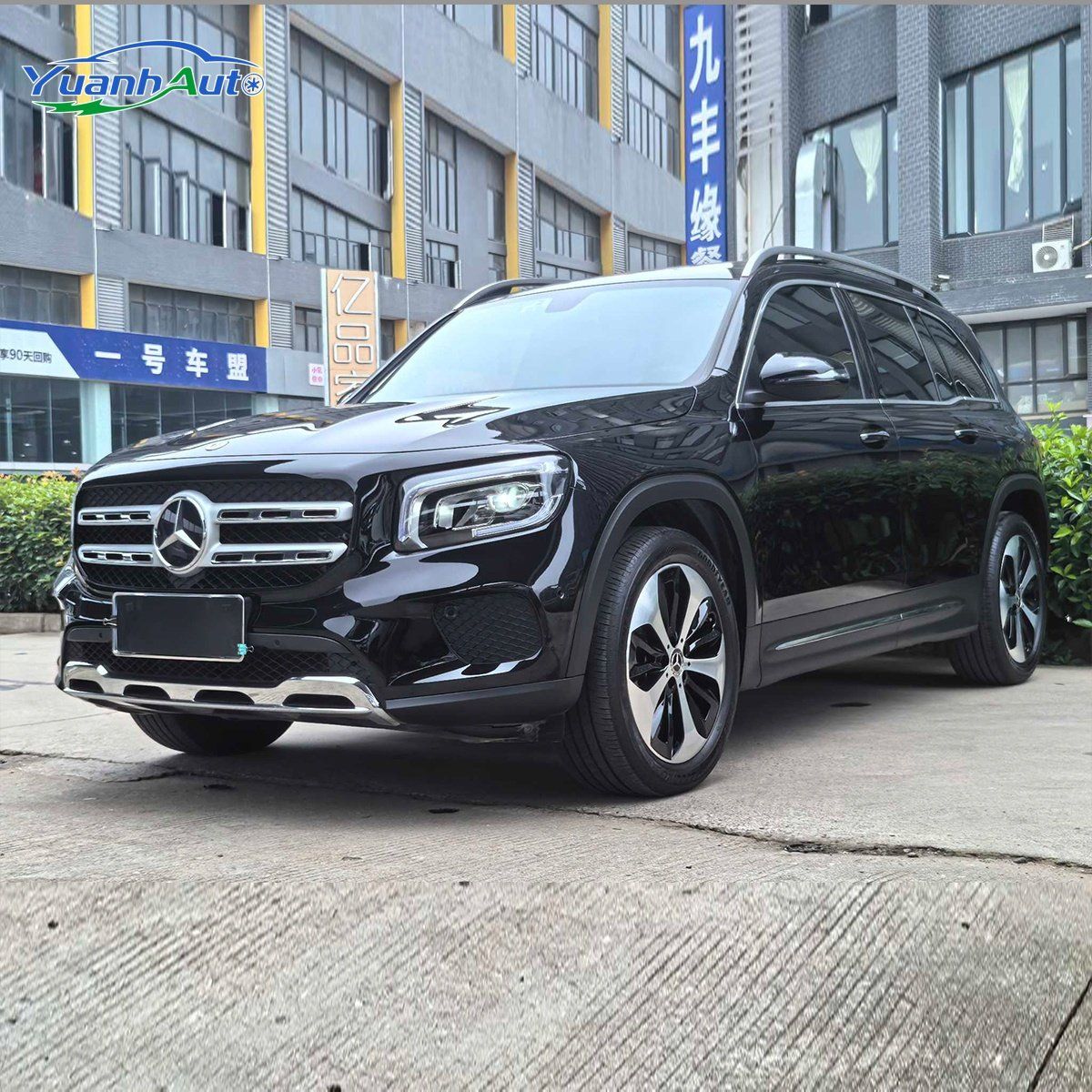 2023 Benz GLB 220 vehicle photo 1