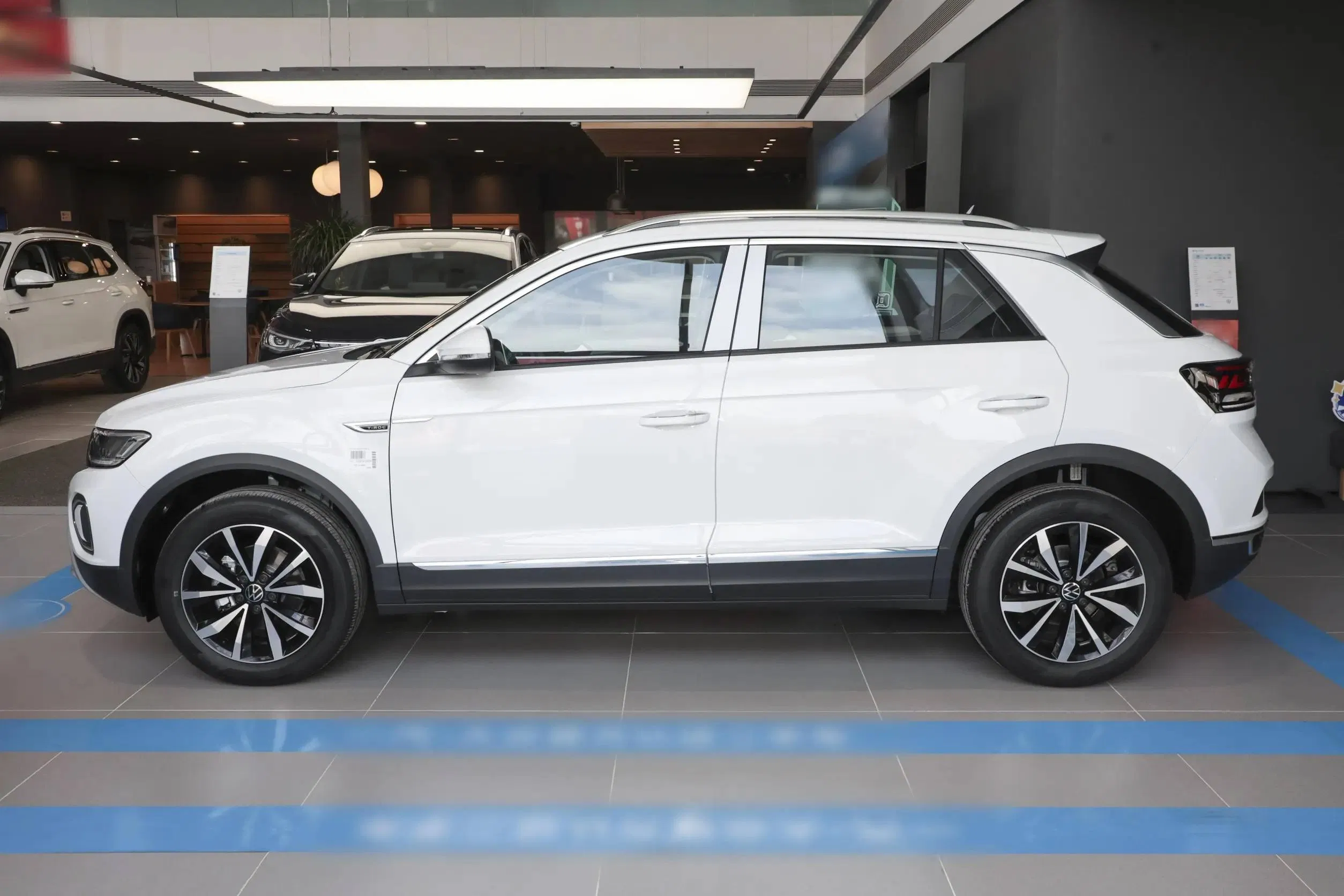 VW T-ROC vehicle photo 6