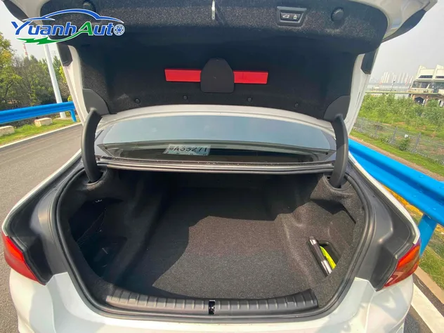 2018 BMW 530li Petrol Sedan — source image 17