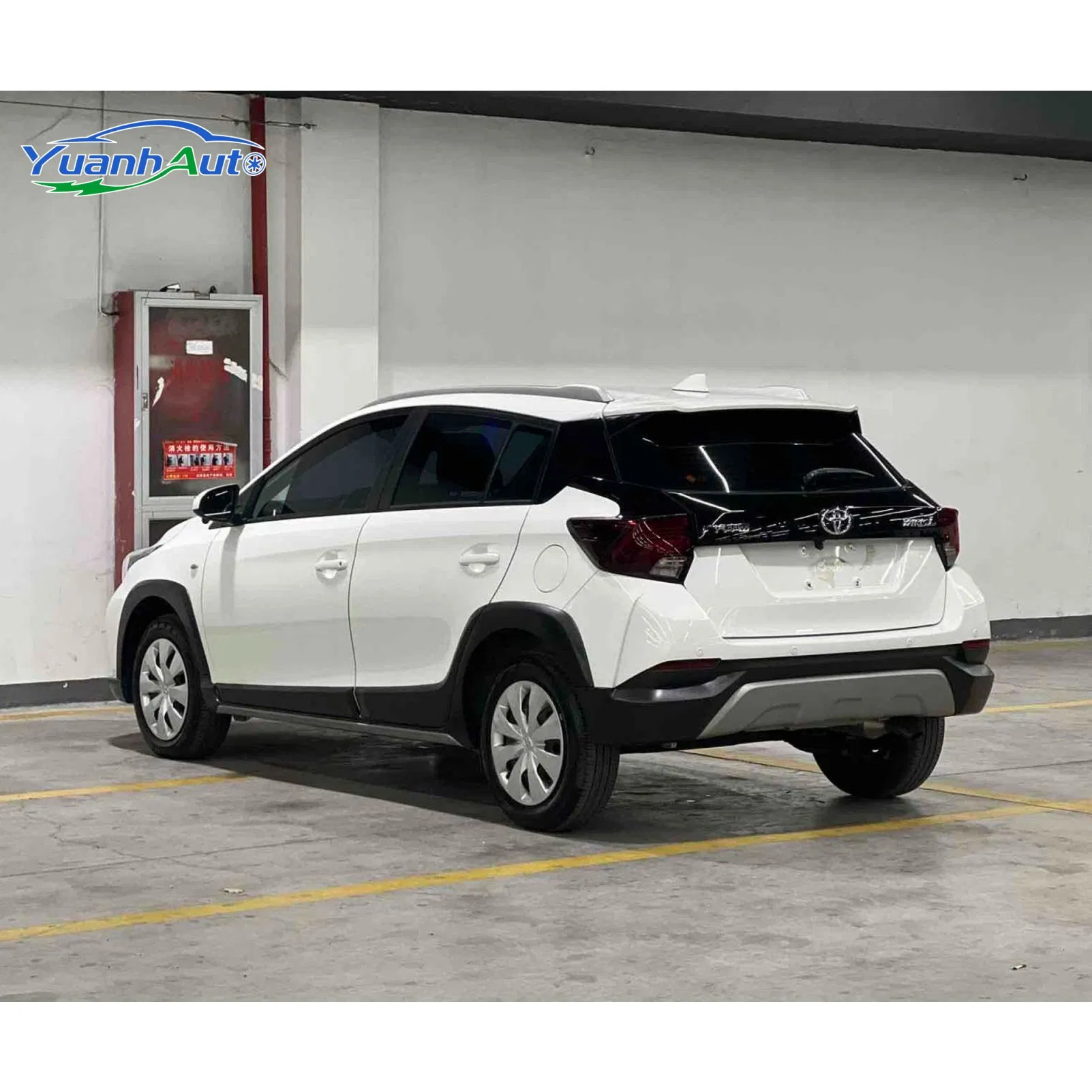 2022 Toyota YARIS L vehicle photo 5