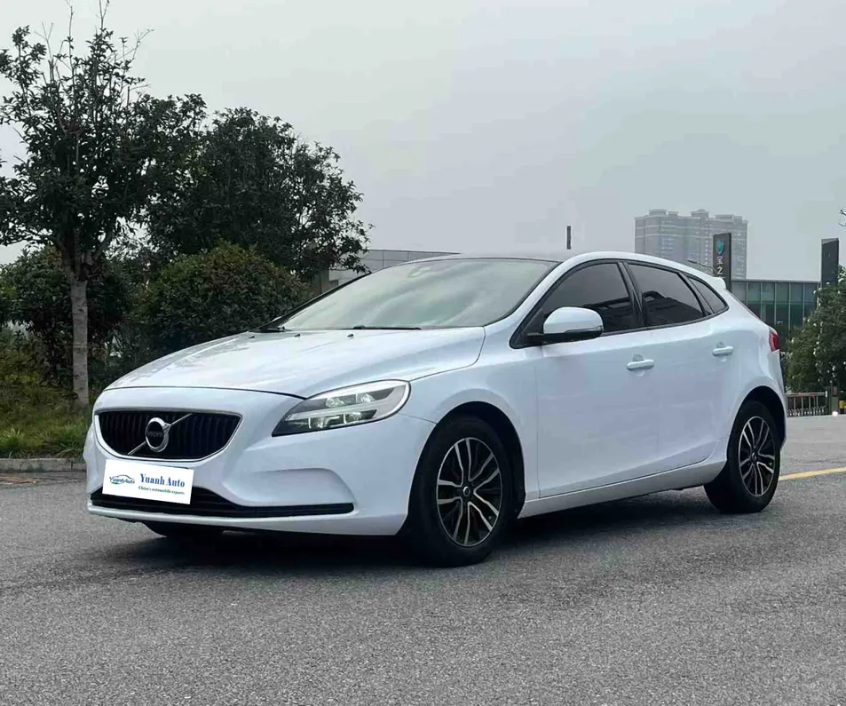 2018 Volvo V40 — source image 13