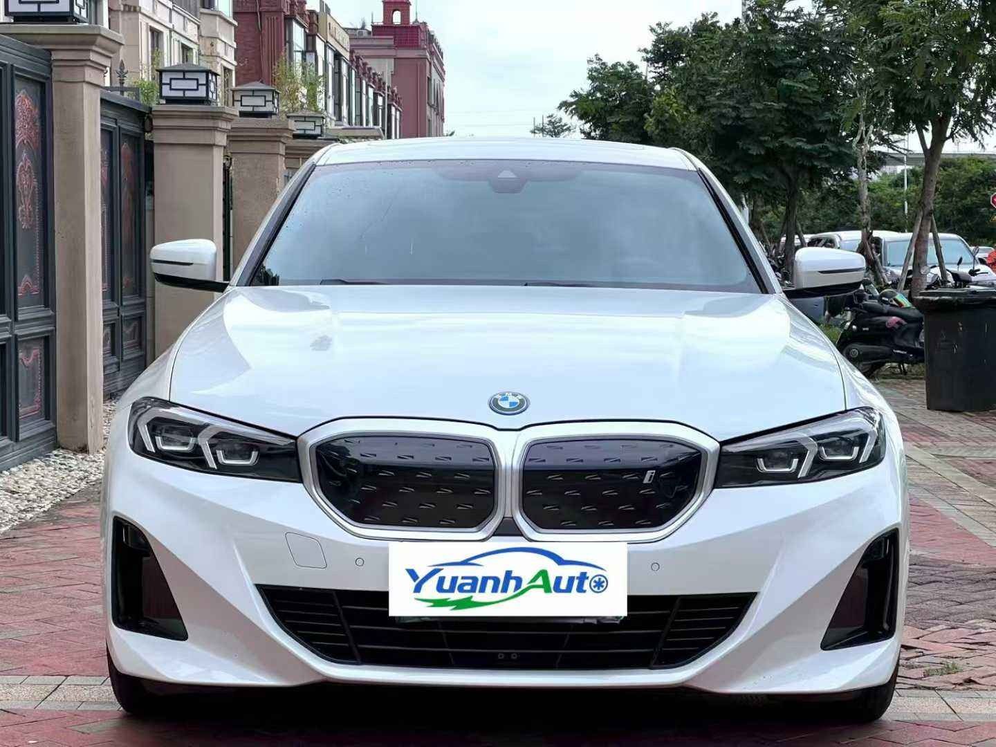 2022 BMW i3 vehicle photo 1
