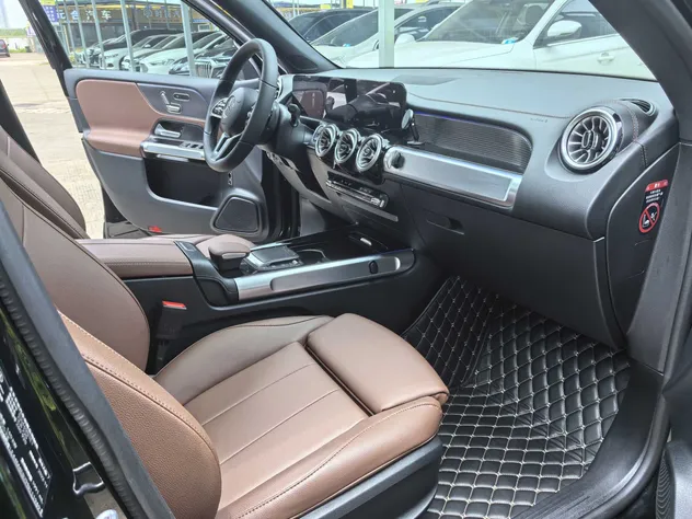 2023 Mercedes-Benz GLB Petrol SUV — source image 17