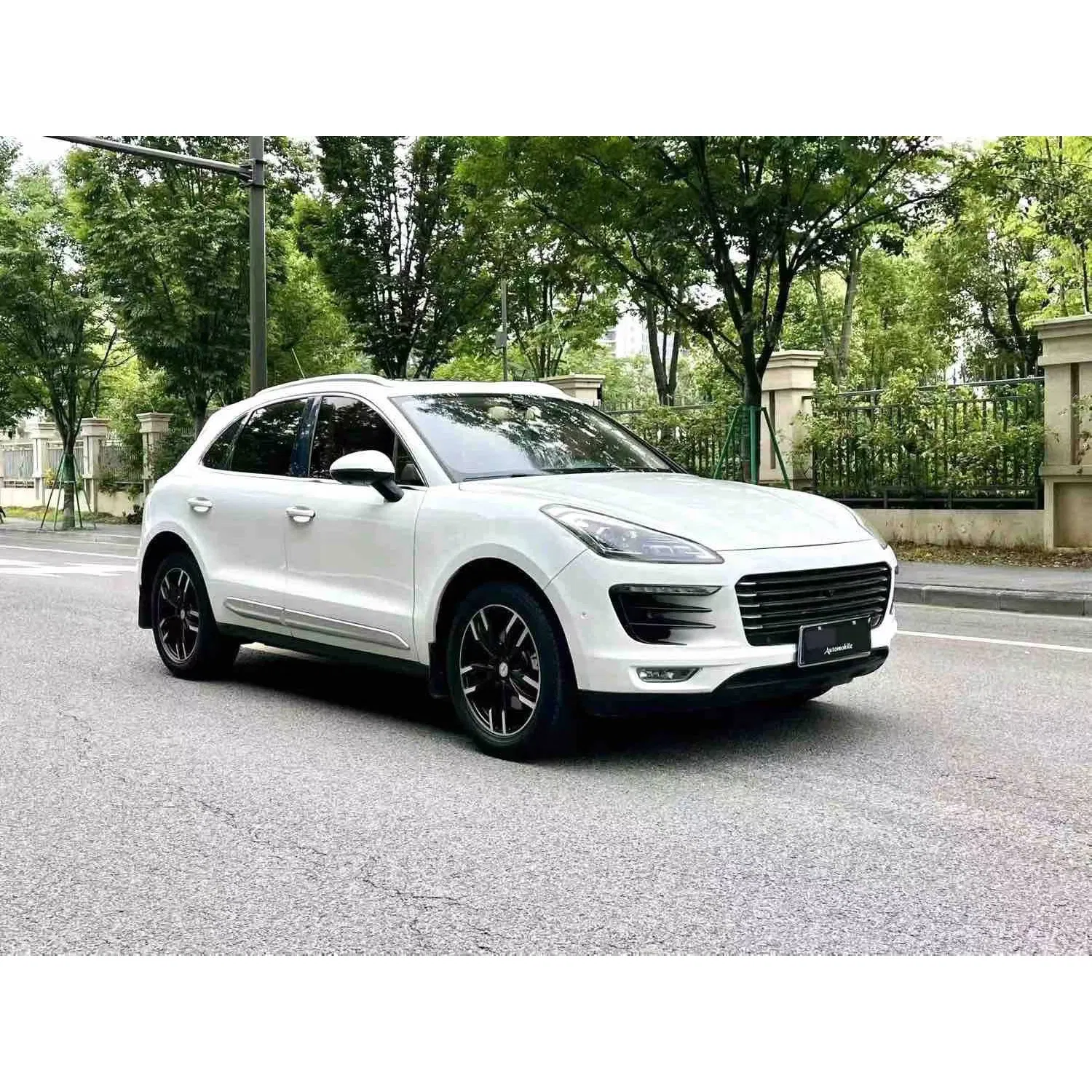 2017 Zotye SR9 2.0T Petrol SUV — source image 9