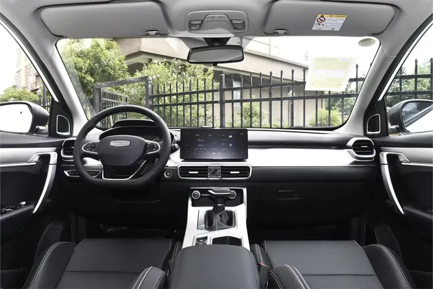 Geely Coolray SUV — source image 9
