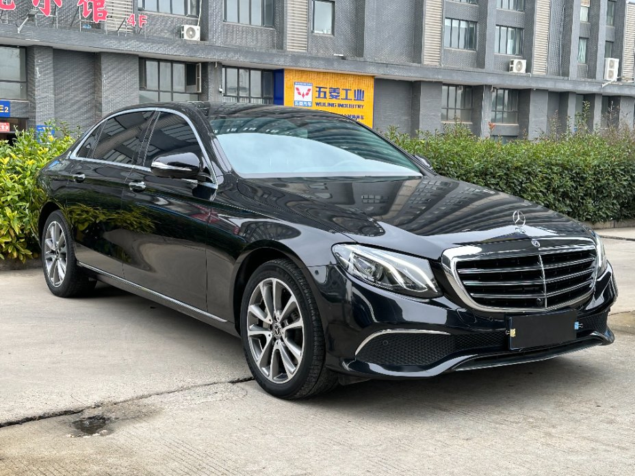 2019 Mercedes-Benz E 300 L Petrol Sedan — source image 4