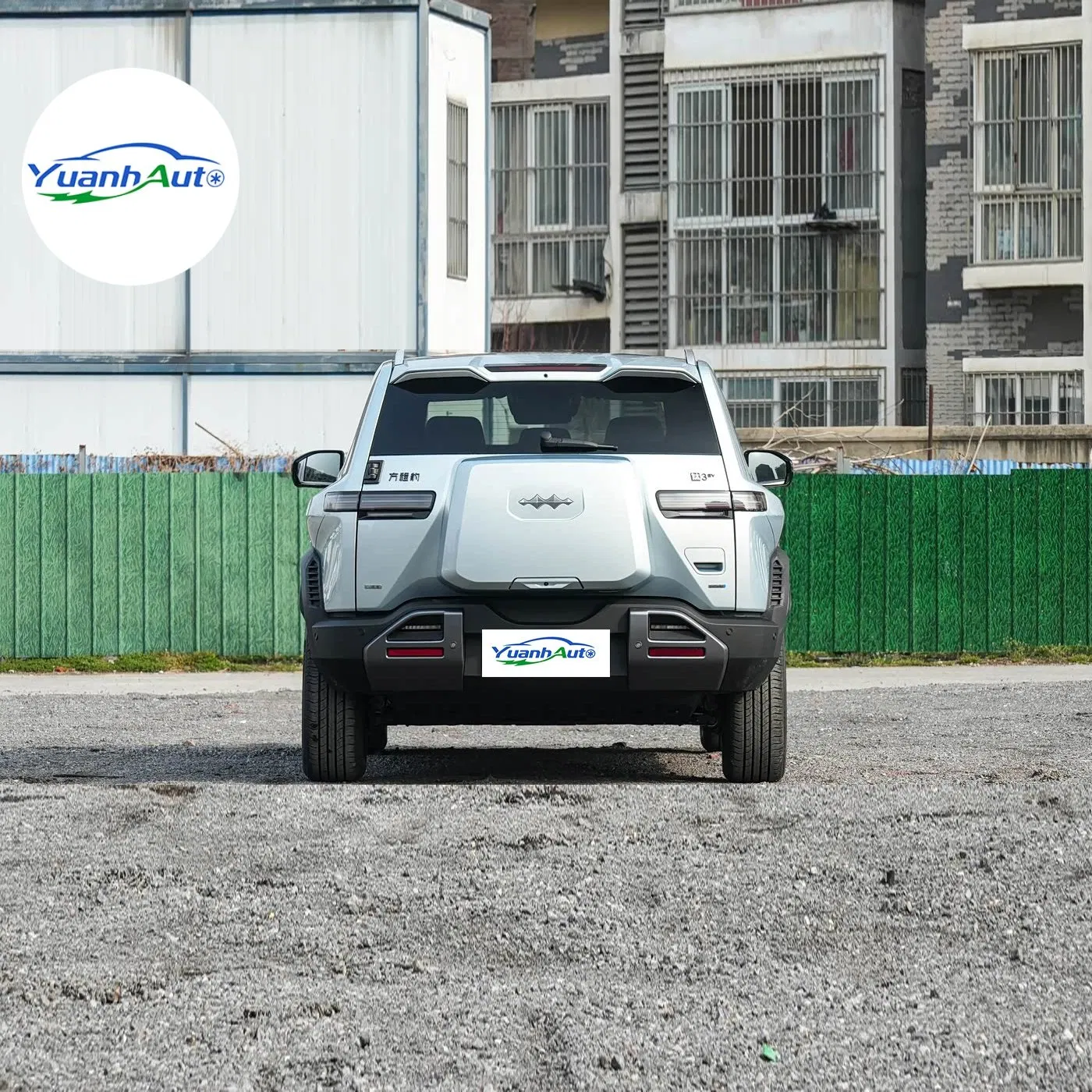 BYD Titanium 3 vehicle photo 6
