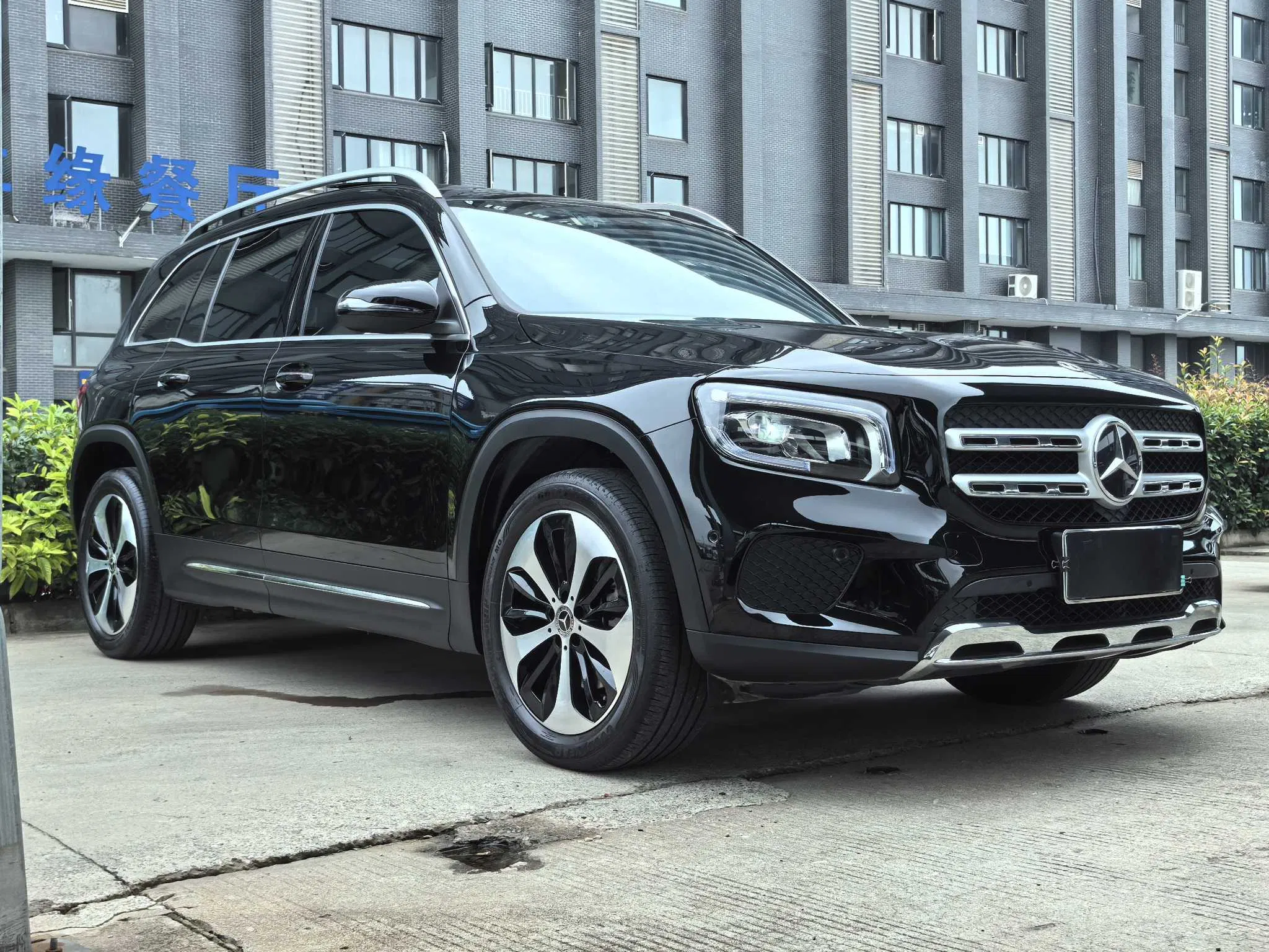 2023 Benz GLB 220 vehicle photo 5