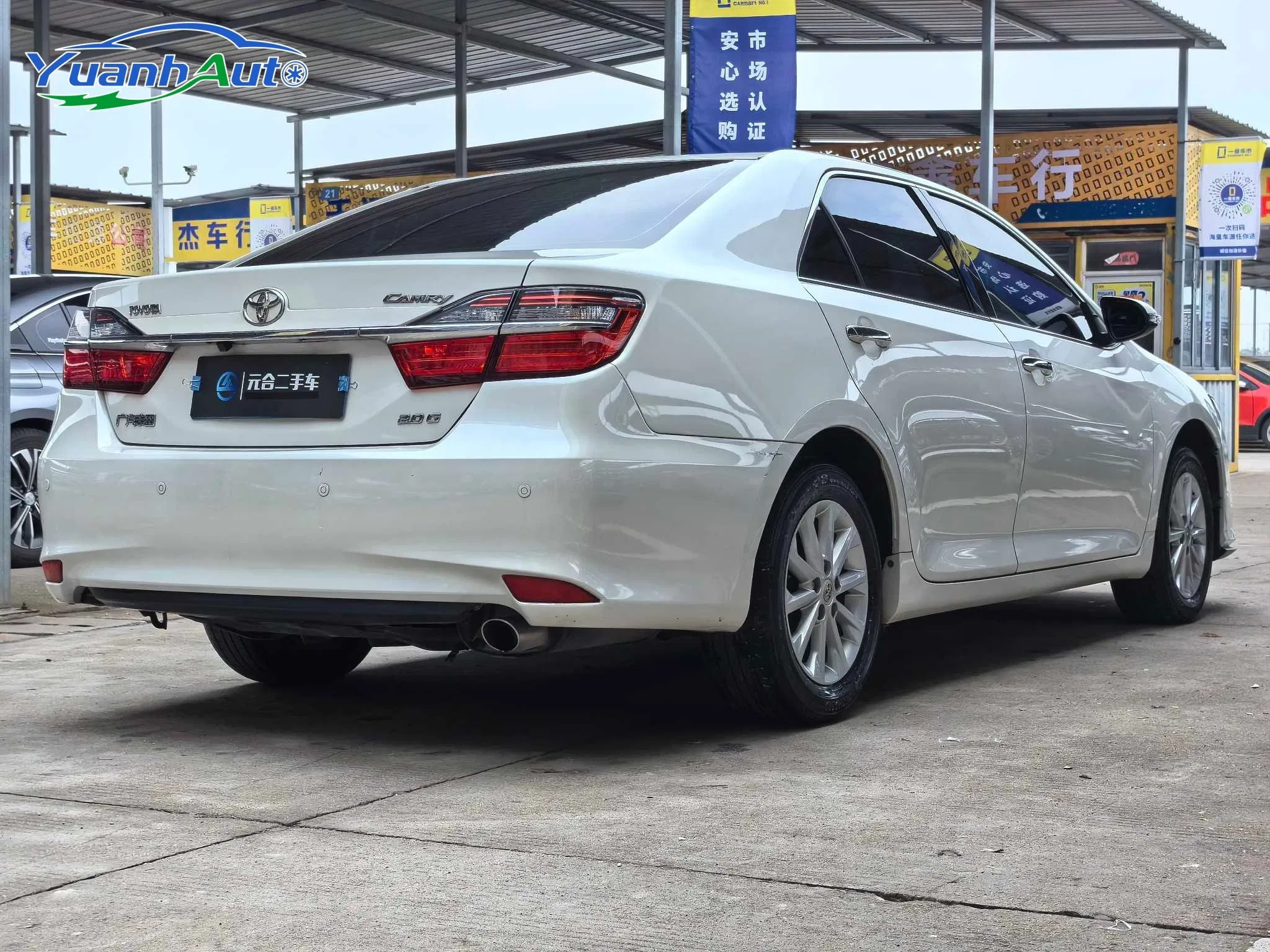 2016 Toyota Camry vehicle photo 7
