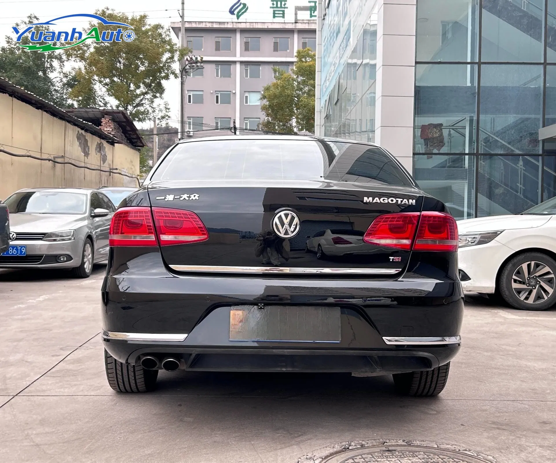 2013 VW Magotan vehicle photo 7