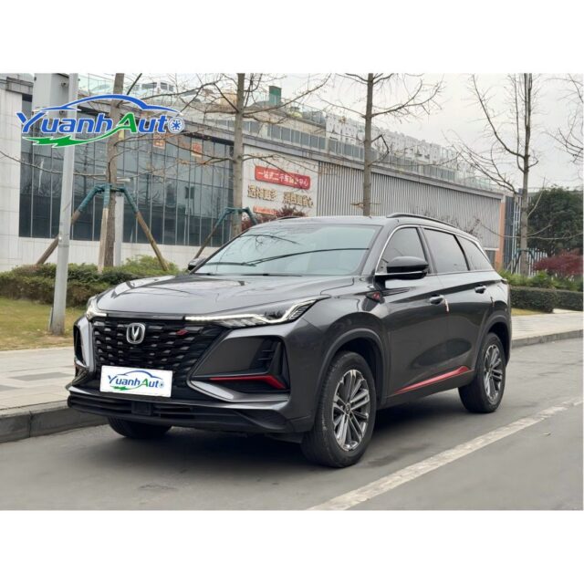 Changan CS75 PLUS vehicle photo 1