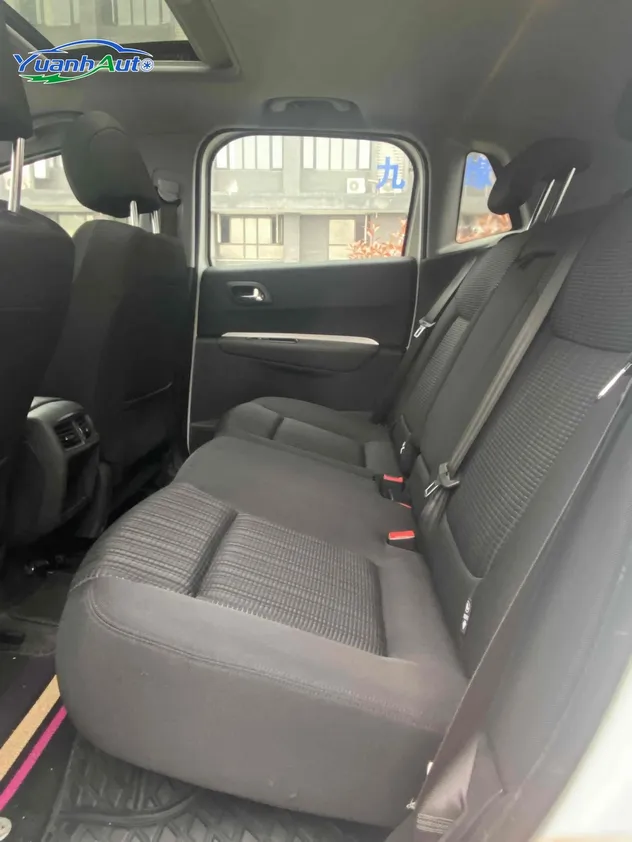 2020 Peugeot 3008 Petrol SUV — source image 19