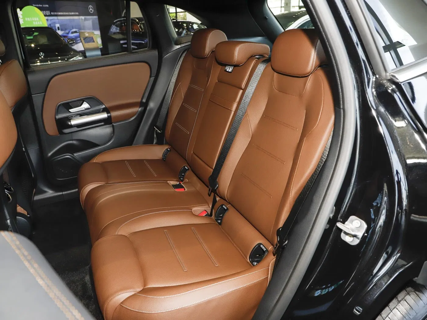 2025 Mercedes-Benz GLA SUV — source image 11