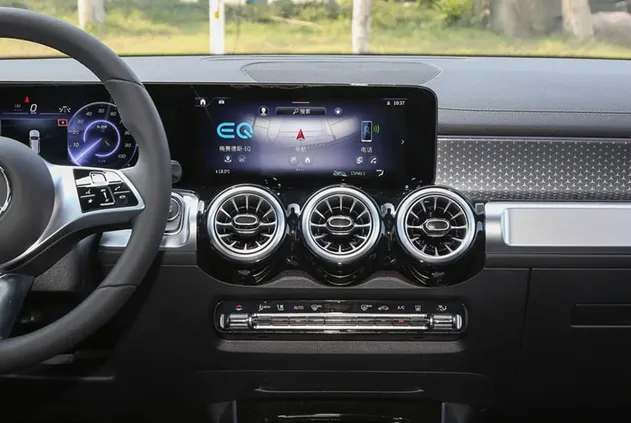 2025 Mercedes-Benz EQB 260 Electric SUV — source image 11