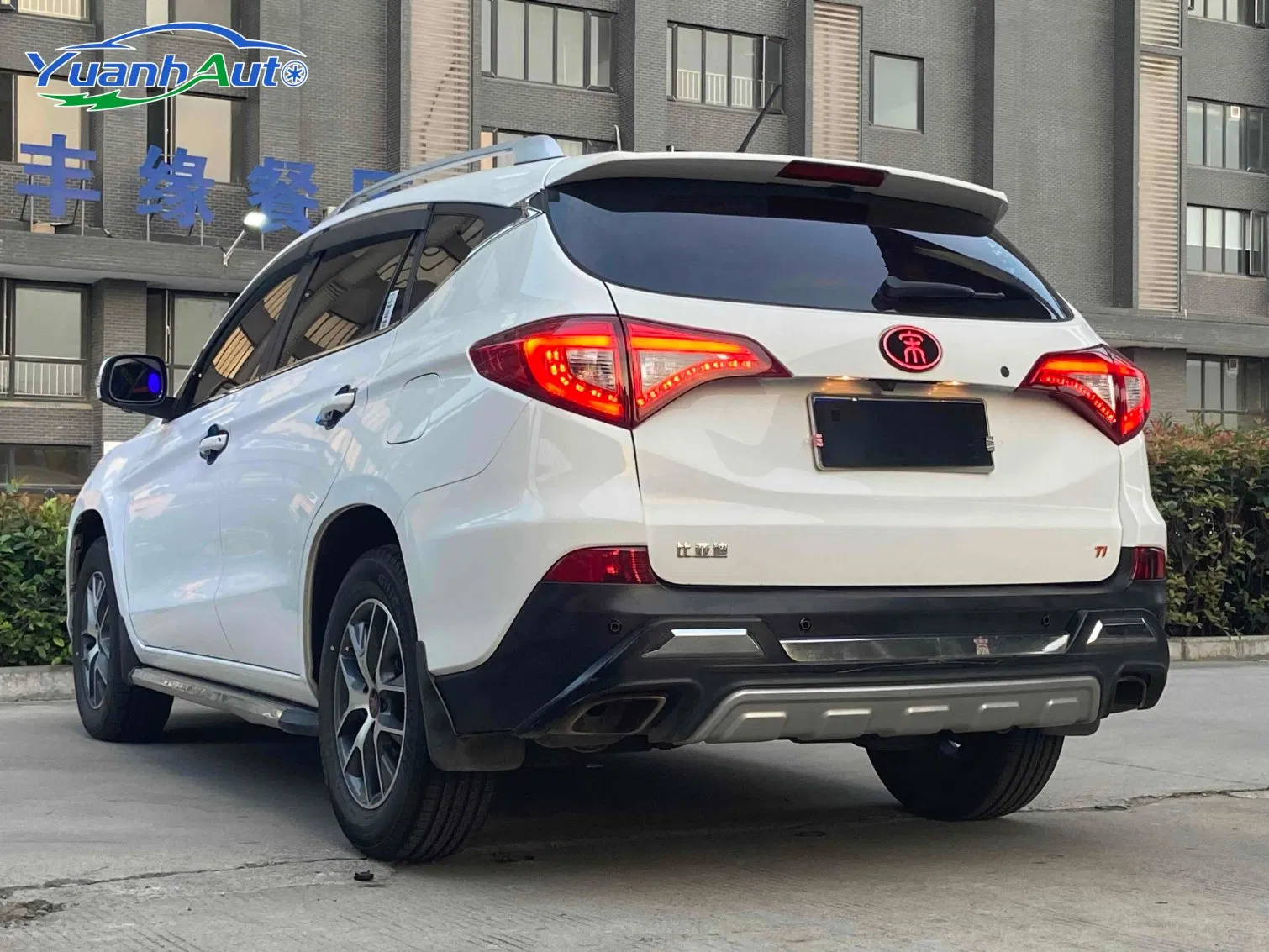 Cost-Effective Second-Hand 2017 Byd Song Compact Family SUV 1.5t Gasoline & Petrol Power Fuel Saving Vehicle Stable Reliable Pre-Owned Daily Commute Car vehicle photo 4