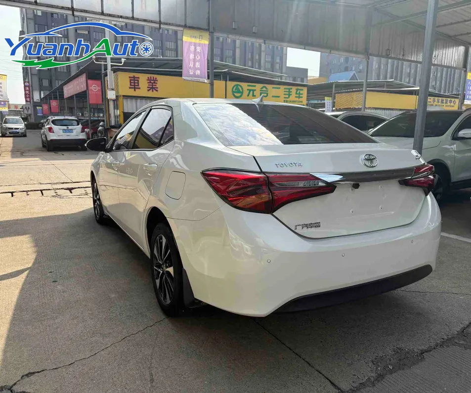 2017 Toyota Corolla Luxury — source image 13