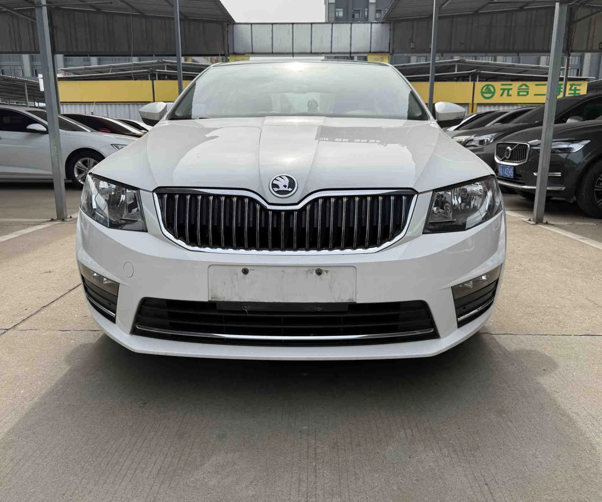 2017 Skoda Octavia Petrol Sedan — source image 2