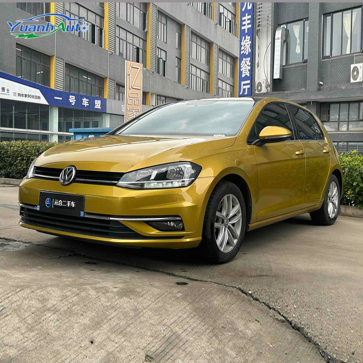2018 Volkswagen Golf Petrol Hatchback — source image 1