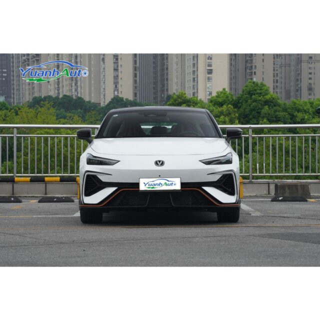 Changan UNI-V vehicle photo 1