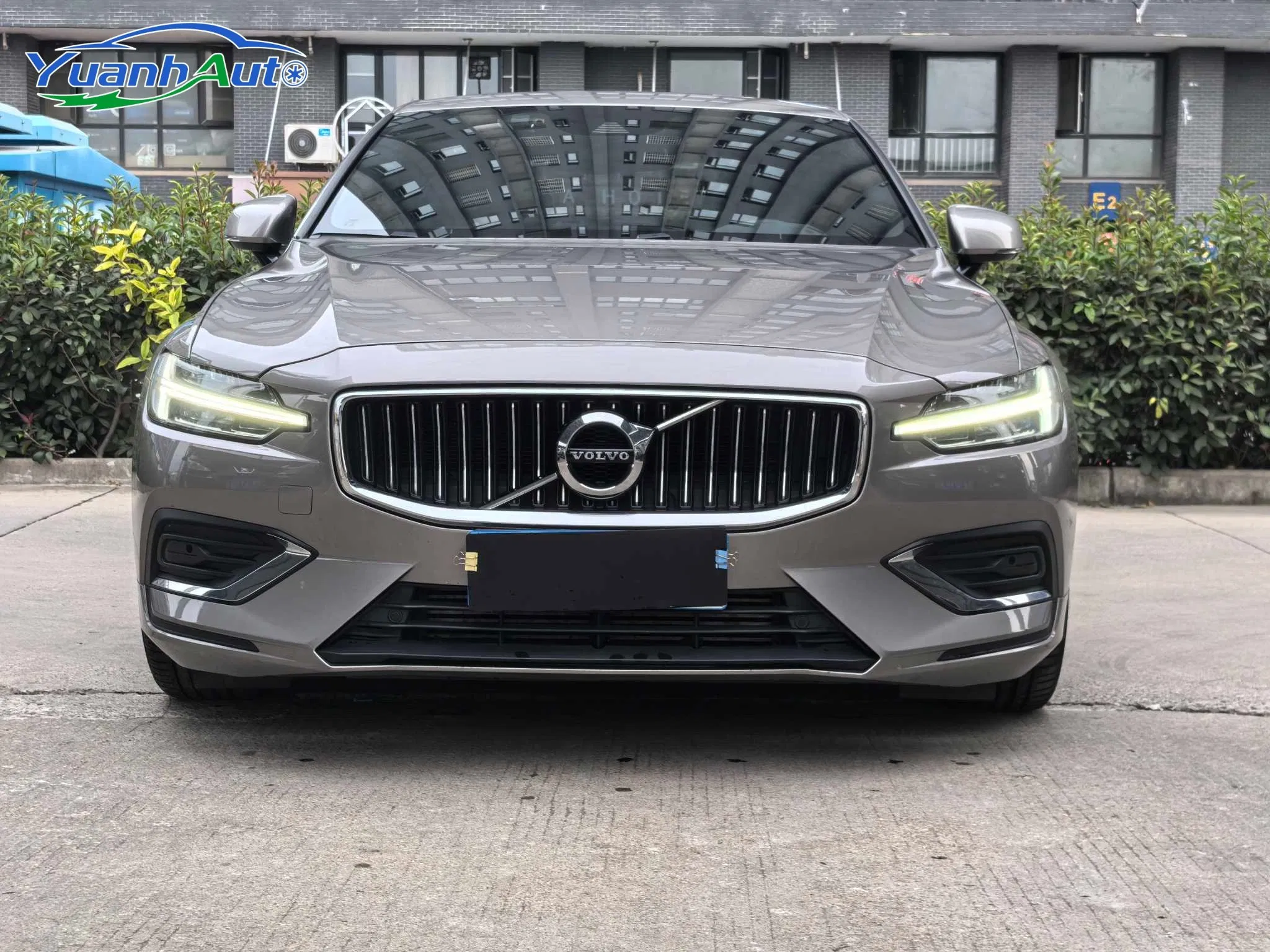 2021 Volvo S60 Petrol Sedan — source image 3