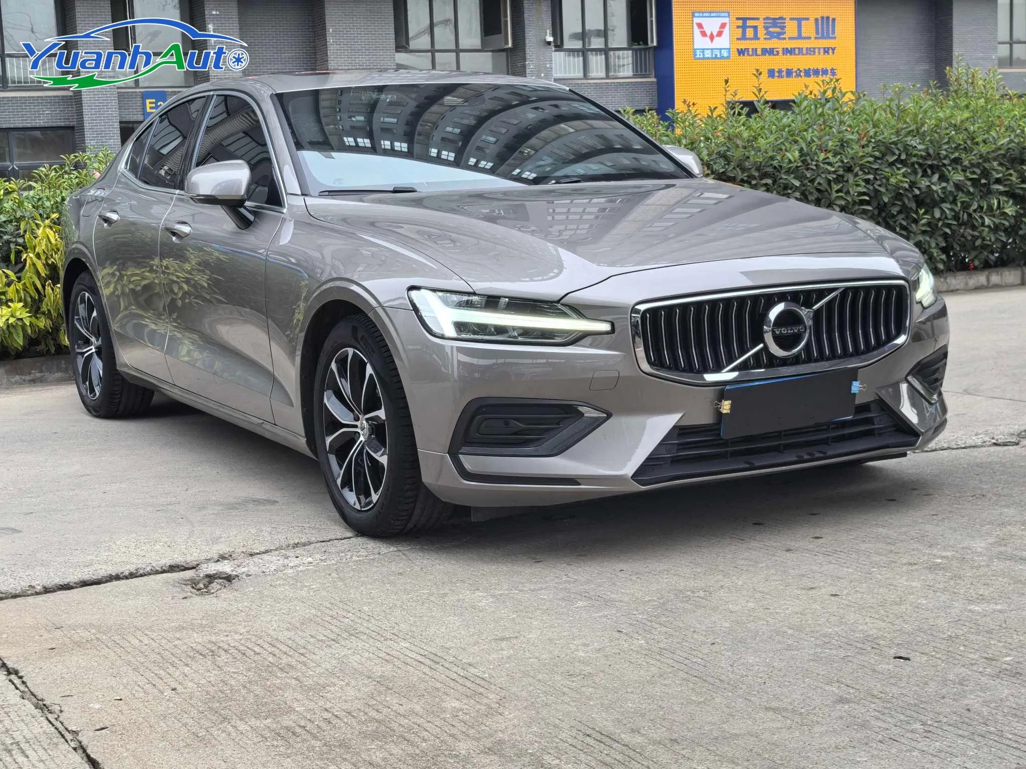 2021 Volvo S60 Petrol Sedan — source image 4